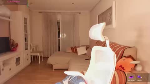 Snapshot of bella_pocahontas3 chatting on 11/09/25, 08:18 bella_pocahontas3 online show from 11/09/25, 08:18