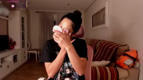 Snapshot of bella_pocahontas3 chatting on 11/10/25, 11:04 bella_pocahontas3 online show from 11/10/25, 11:04