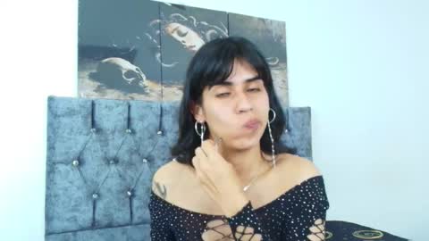 Snapshot of bella_poisonous chatting on 10/01/25, 11:00 Bella online show from 10/01/25, 11:00