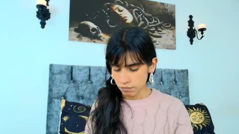 Snapshot of bella_poisonous chatting on 10/15/25, 12:33 Bella online show from 10/15/25, 12:33