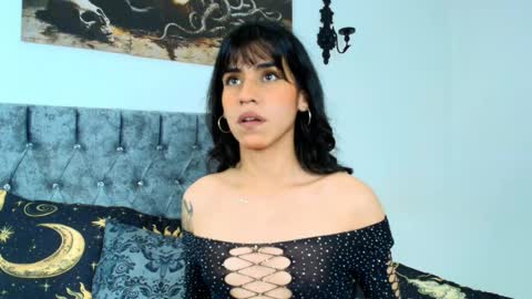 Snapshot of bella_poisonous chatting on 10/27/25, 12:58 Bella online show from 10/27/25, 12:58