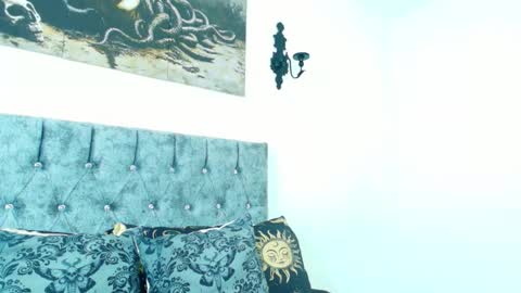 Snapshot of bella_poisonous chatting on 11/18/25, 12:27 Bella online show from 11/18/25, 12:27