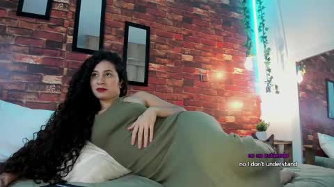 Snapshot of bella_ponce1 chatting on 12/01/24, 10:43 Bella Ponce  online show from 12/01/24, 10:43