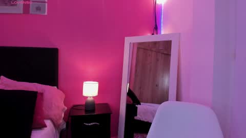 Snapshot of bella_ponce1 chatting on 01/10/25, 05:56 Bella Ponce  online show from 01/10/25, 05:56