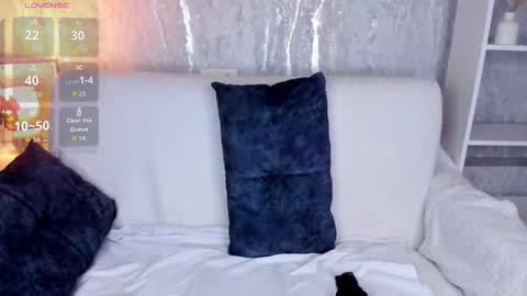 Snapshot of bella_ramsi chatting on 02/24/26, 01:36 Linda Bella online show from 02/24/26, 01:36