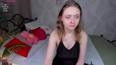 Snapshot of bella_ramsi chatting on 03/22/26, 12:25 Linda Bella online show from 03/22/26, 12:25