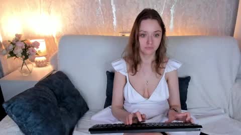 Snapshot of bella_ramsi chatting on 04/06/26, 04:46 Linda Bella online show from 04/06/26, 04:46