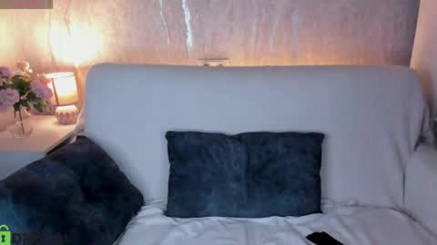 Snapshot of bella_ramsi chatting on 04/12/26, 01:10 Linda Bella online show from 04/12/26, 01:10