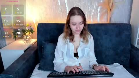 Snapshot of bella_ramsi chatting on 07/26/26, 01:14 Linda Bella online show from 07/26/26, 01:14