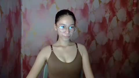 Snapshot of bella_saero chatting on 04/23/26, 01:02 bella online show from 04/23/26, 01:02