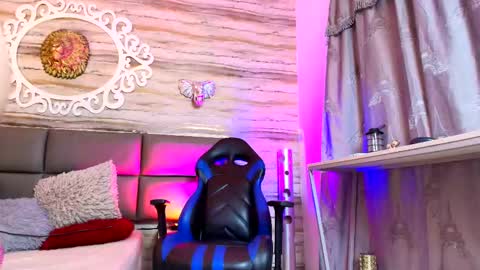 Snapshot of bella_salvatore chatting on 09/26/25, 04:38 online show from 09/26/25, 04:38