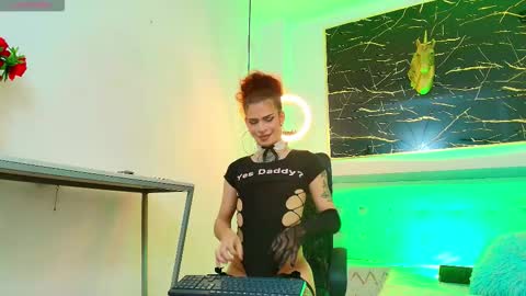 Snapshot of bella_salvatore chatting on 11/25/25, 08:09 online show from 11/25/25, 08:09