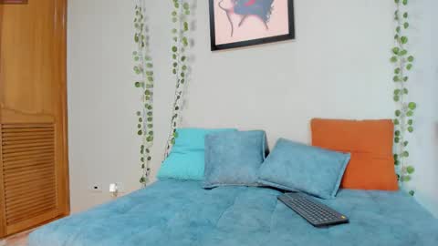 bella_sstone online show from 12/05/25, 11:41