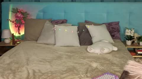 Bella online show from 11/14/25, 12:20