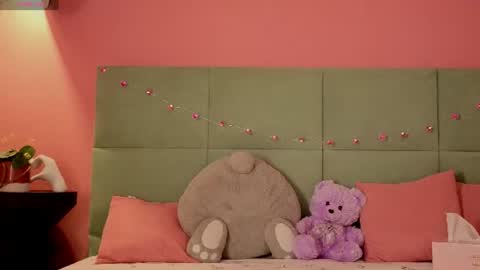 Snapshot of bella_stewarttt chatting on 06/27/26, 01:10 Bella NEW ROOM online show from 06/27/26, 01:10