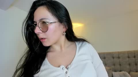 Snapshot of bella_sumers chatting on 05/30/26, 07:44 Bella online show from 05/30/26, 07:44