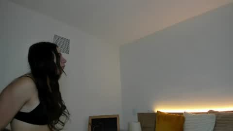 Snapshot of bella_sumers chatting on 06/24/26, 04:17 Bella online show from 06/24/26, 04:17