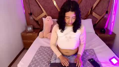 Bella Swwan  online show from 05/24/26, 02:44