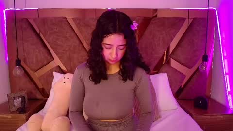Bella Swwan  online show from 06/03/26, 02:33