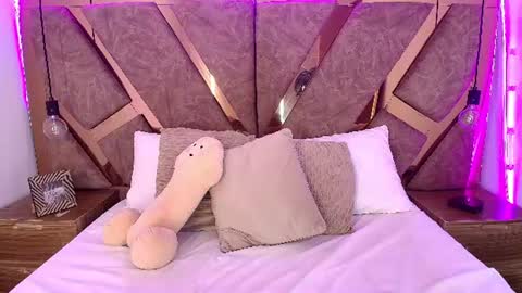 Bella Swwan  online show from 06/18/26, 06:34