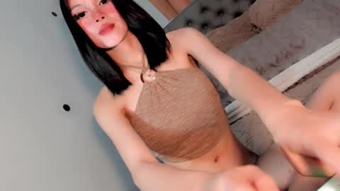 Snapshot of bella_tara chatting on 10/29/25, 02:58 Bella online show from 10/29/25, 02:58