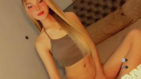 Snapshot of bella_tara chatting on 12/05/25, 04:43 Bella online show from 12/05/25, 04:43