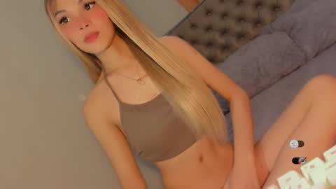 Snapshot of bella_tara chatting on 02/06/26, 01:21 Bella online show from 02/06/26, 01:21