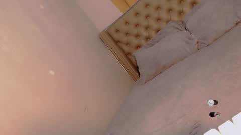 Snapshot of bella_tara chatting on 02/13/26, 04:41 Bella online show from 02/13/26, 04:41