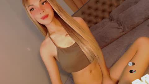 Snapshot of bella_tara chatting on 02/19/26, 01:12 Bella online show from 02/19/26, 01:12