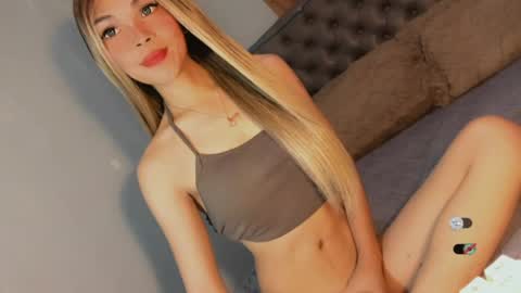 Snapshot of bella_tara chatting on 06/13/26, 03:37 Bella online show from 06/13/26, 03:37