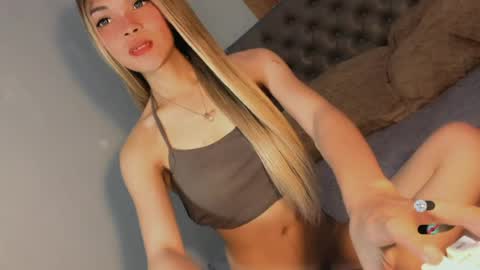 Snapshot of bella_tara chatting on 06/15/26, 06:15 Bella online show from 06/15/26, 06:15
