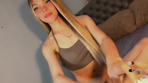 Snapshot of bella_tara chatting on 06/26/26, 10:36 Bella online show from 06/26/26, 10:36