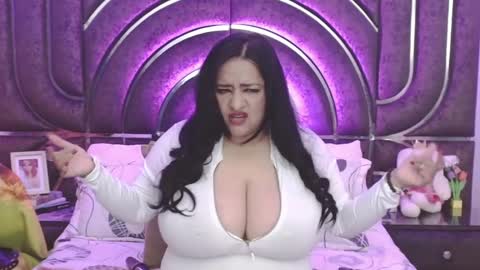 Snapshot of bella_taylor_a chatting on 09/24/25, 11:52 Bella Taylore online show from 09/24/25, 11:52