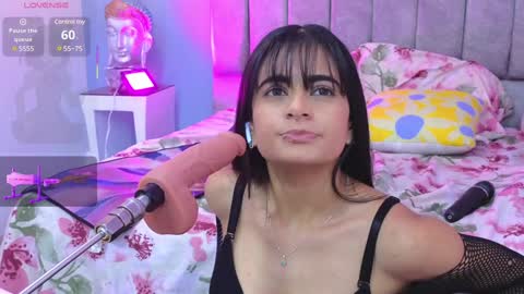 Snapshot of bella_thix chatting on 01/23/25, 10:01 Bella online show from 01/23/25, 10:01