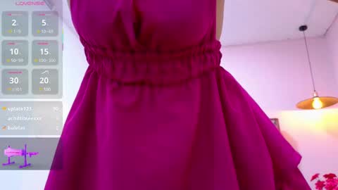 Snapshot of bella_thix chatting on 02/15/25, 06:02 Bella online show from 02/15/25, 06:02