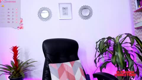 Snapshot of bella_thorne3 chatting on 01/09/25, 10:09 Bella online show from 01/09/25, 10:09