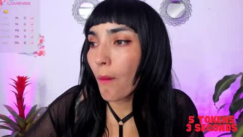 Snapshot of bella_thorne3 chatting on 01/13/25, 03:23 Bella online show from 01/13/25, 03:23