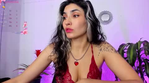 Snapshot of bella_thorne3 chatting on 01/16/25, 10:34 Bella online show from 01/16/25, 10:34