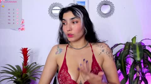 Snapshot of bella_thorne3 chatting on 01/25/25, 03:09 Bella online show from 01/25/25, 03:09