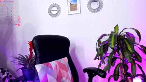 Snapshot of bella_thorne3 chatting on 02/05/25, 02:08 Bella online show from 02/05/25, 02:08