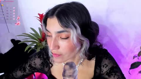 Snapshot of bella_thorne3 chatting on 02/07/25, 02:40 Bella online show from 02/07/25, 02:40