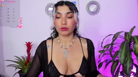 Snapshot of bella_thorne3 chatting on 02/08/25, 02:15 Bella online show from 02/08/25, 02:15