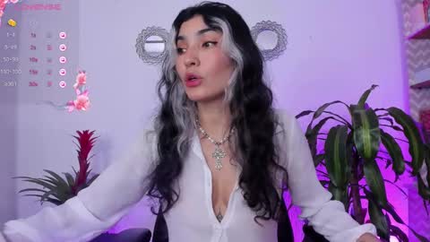 Snapshot of bella_thorne3 chatting on 02/09/25, 10:21 Bella online show from 02/09/25, 10:21