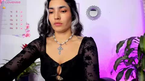 Snapshot of bella_thorne3 chatting on 02/22/25, 11:03 Bella online show from 02/22/25, 11:03