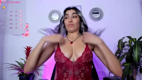 Snapshot of bella_thorne3 chatting on 03/02/25, 03:56 Bella online show from 03/02/25, 03:56