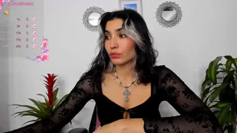 Snapshot of bella_thorne3 chatting on 03/02/25, 04:53 Bella online show from 03/02/25, 04:53