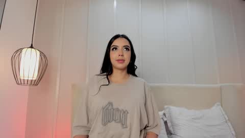  B E L L A   online show from 12/19/25, 08:05