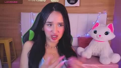 Snapshot of bella_vibes_s chatting on 03/10/26, 12:43 Bella online show from 03/10/26, 12:43