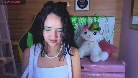 Snapshot of bella_vibes_s chatting on 03/17/26, 12:41 Bella online show from 03/17/26, 12:41