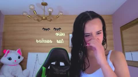 Snapshot of bella_vibes_s chatting on 03/27/26, 12:38 Bella online show from 03/27/26, 12:38